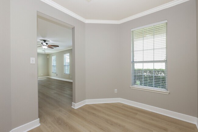 Building Photo - 16021 Summerville Lake Dr