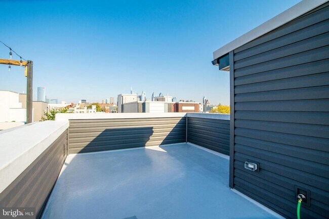 Building Photo - 2246 Sears St