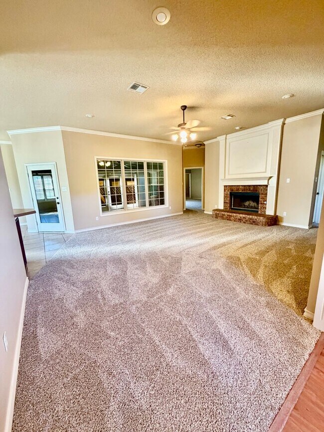 Building Photo - Beautiful home in Day Estates