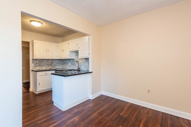 Building Photo - 1 Ledgewood Way
