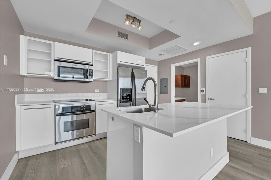Building Photo - 888 Biscayne Blvd