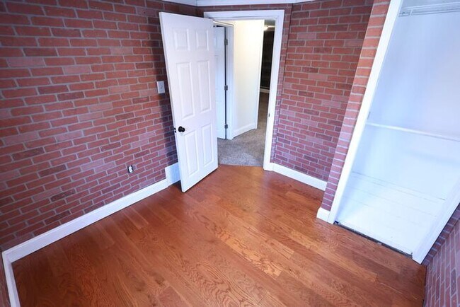 Building Photo - 885 Brown St