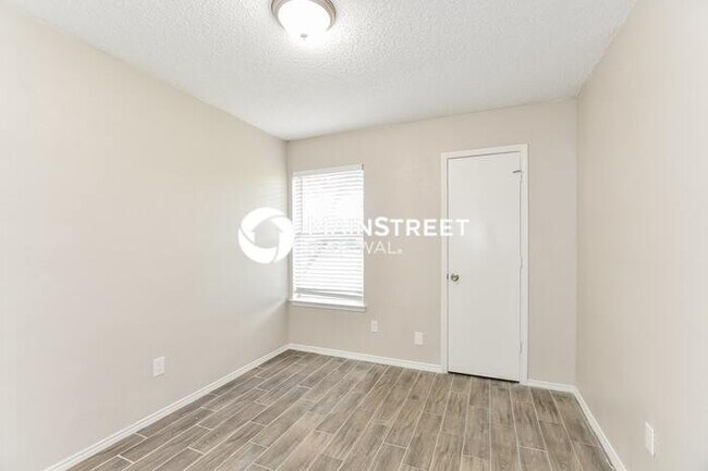 Building Photo - 3 Bedroom Pet-Friendly Home in Balch Springs, TX with Main Street Renewal