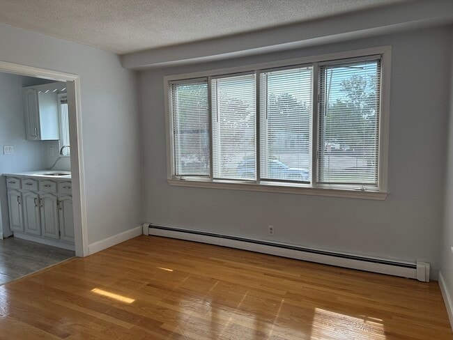 Building Photo - 376 Riverside Ave