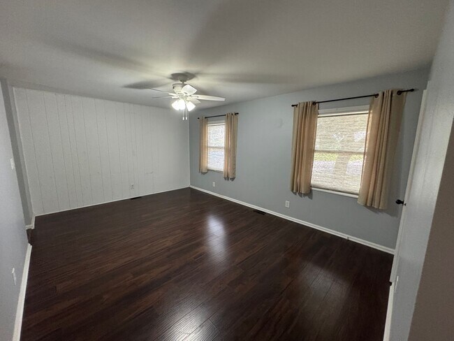 Building Photo - 209 W Royal Dr
