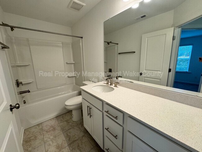 Building Photo - 416 Rowe Wy