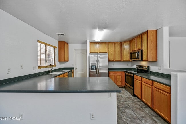 Building Photo - 12925 W Fleetwood Ln