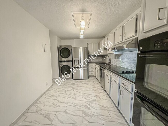 Building Photo - 309 Yoakum Pkwy