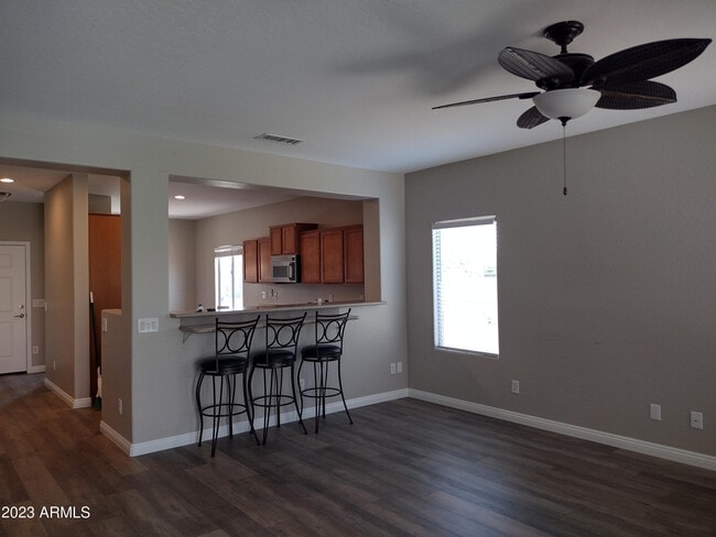 Building Photo - 466 E Yellow Wood Ave