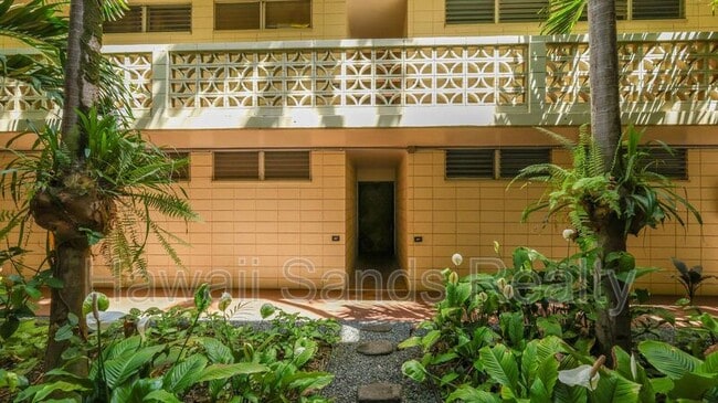 Building Photo - 2050 Nuuanu Ave