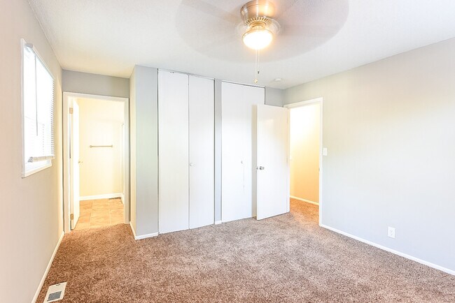 Building Photo - Spacious 4-Bedroom Home in Independence, MO