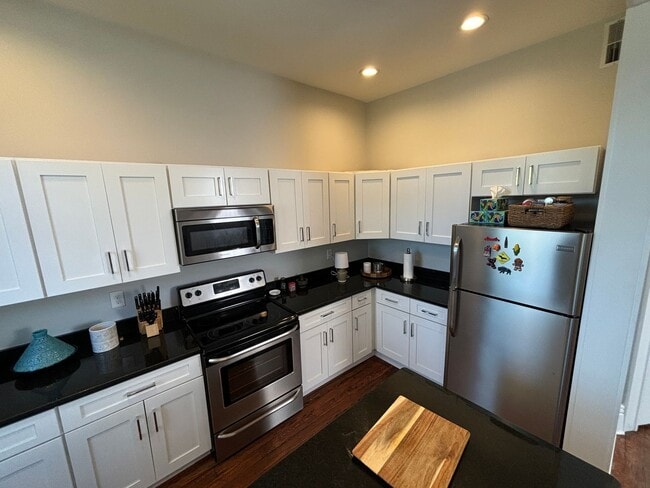 Building Photo - 1131