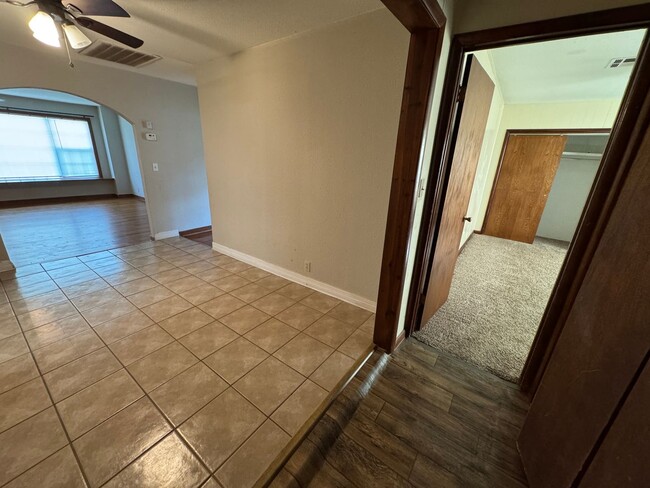 Building Photo - Spacious Home with Garage, Deck & Convenient Location