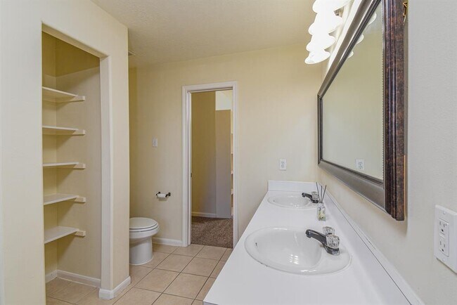 Building Photo - 15930 Langhamwood Ln