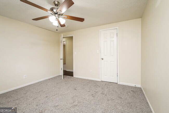 Building Photo - 3075 Flowers Dr