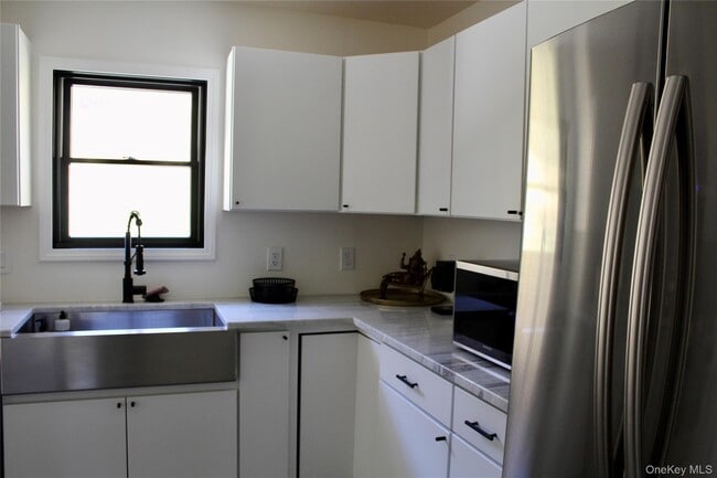 Building Photo - 3 Spruce Hl