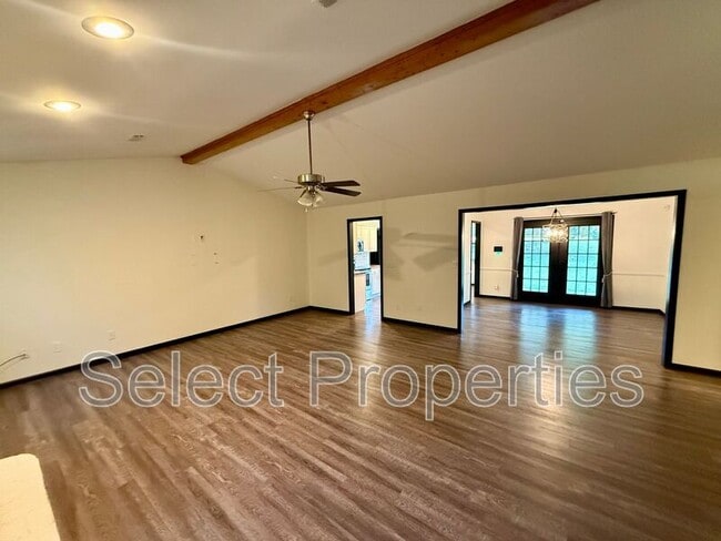 Building Photo - 606 Shadow Ridge Dr