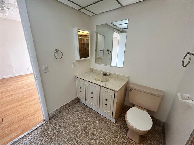 Building Photo - 4850 SW 63rd Terrace