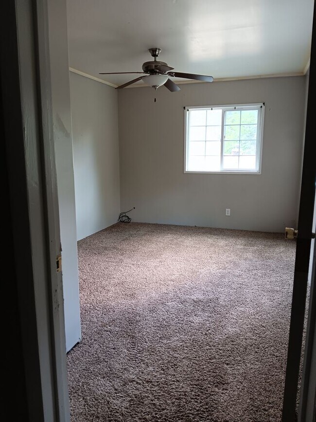 Building Photo - 3 Bed House in La Grande