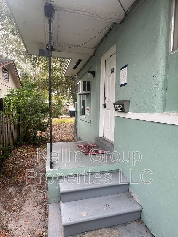 Building Photo - 832 20th Ave S