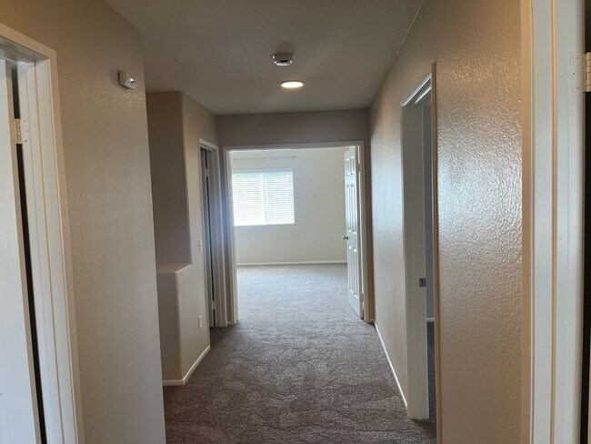 Building Photo - Murrieta 4 Bedroom