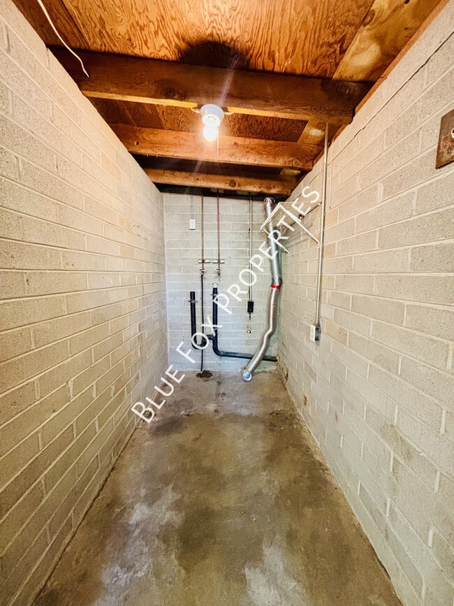 Building Photo - 4355 E Glenn St