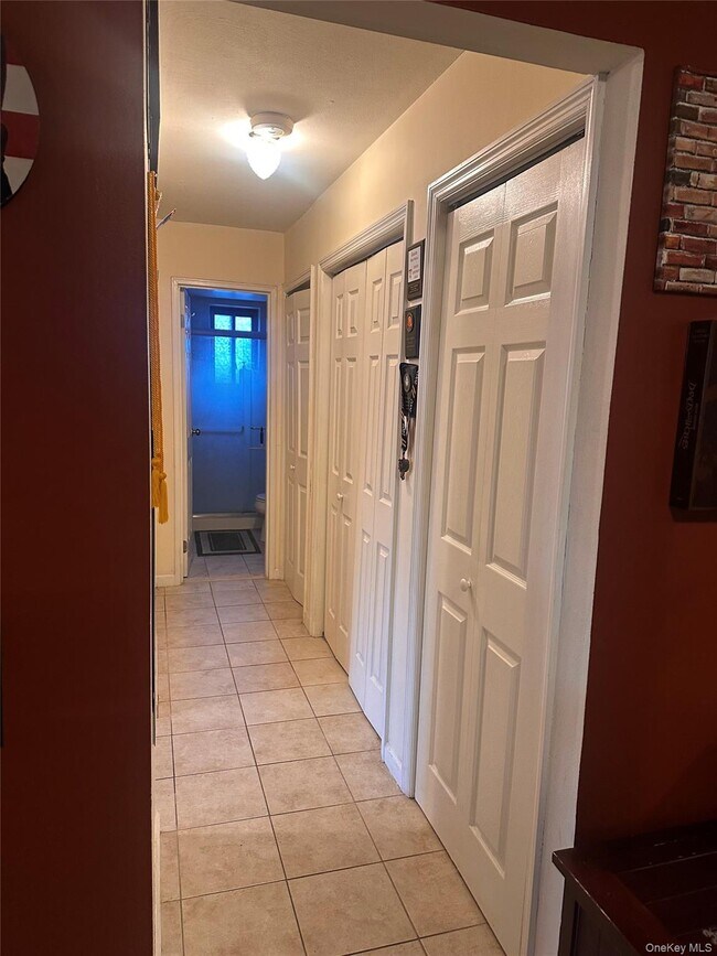 Building Photo - 10 Oakwood Terrace