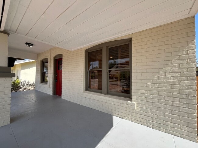 Building Photo - Historic, Charming Home in Coronado Distri...