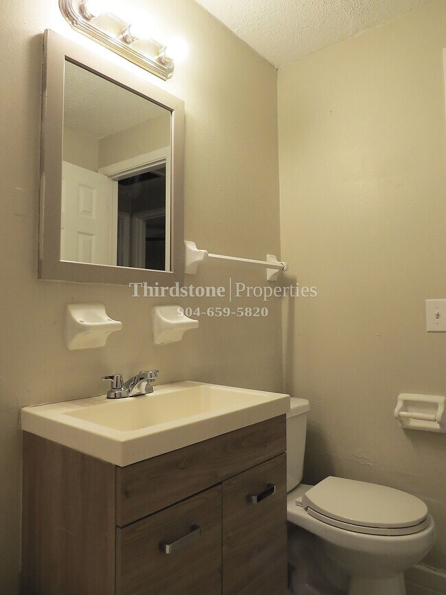 Building Photo - 2761 Floradale Dr S