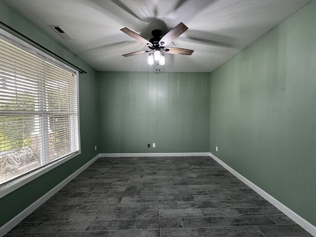 Building Photo - 231 Southwoods Ln