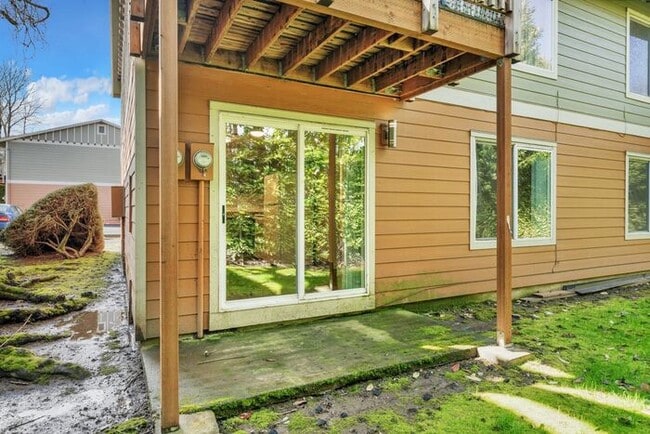 Building Photo - 2 bedroom home in Portsmouth Community!! M...