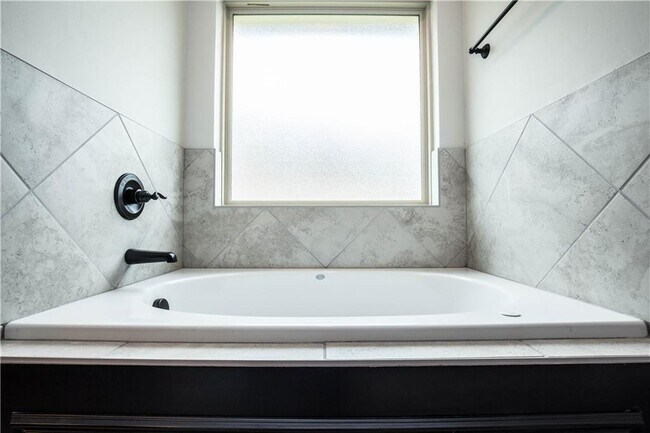 Building Photo - 14309 Limestone Ln