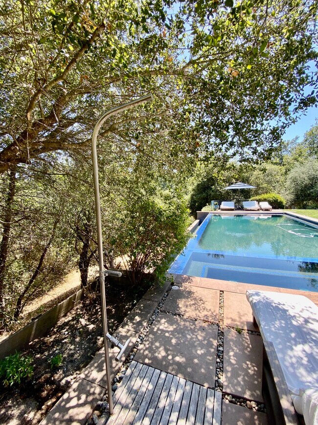 Building Photo - 3594 Silverado Trail N