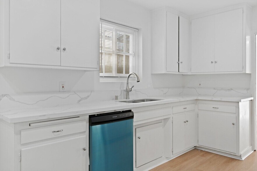 Building Photo - 237 Belmont Ave