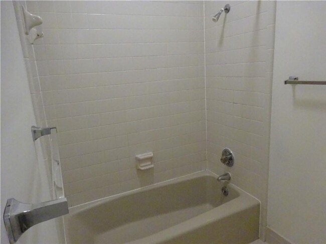 Building Photo - Close to Campus Great Room-Mate Layout