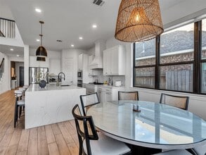 Building Photo - 913 Goose Creek St