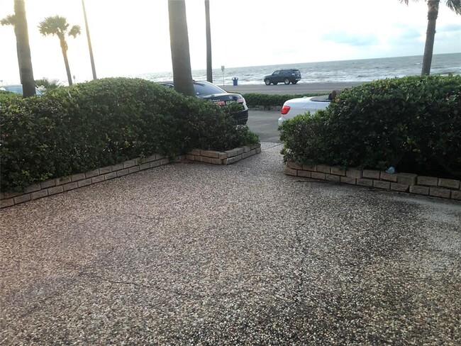 Building Photo - 8416 Seawall Blvd