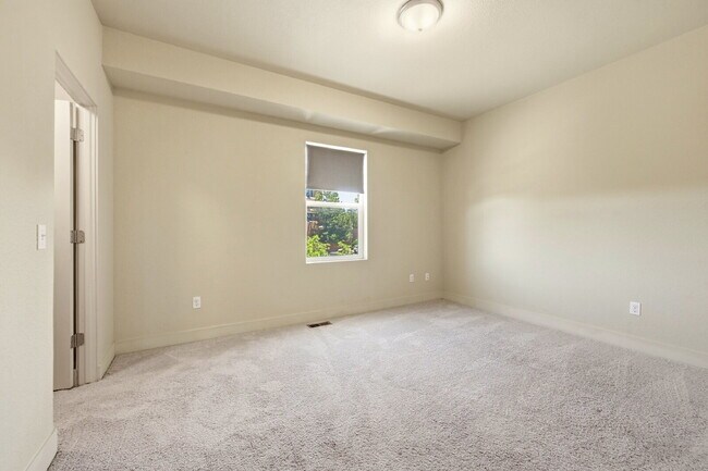 Building Photo - $2,595.95- 3 Bed, 3 Bath Townhome in Aurora with Central AC and In Unit Laundry!