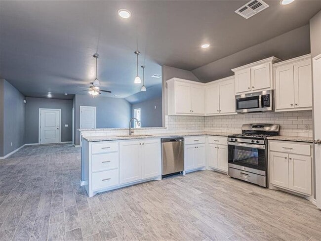 Building Photo - 409 Grove St