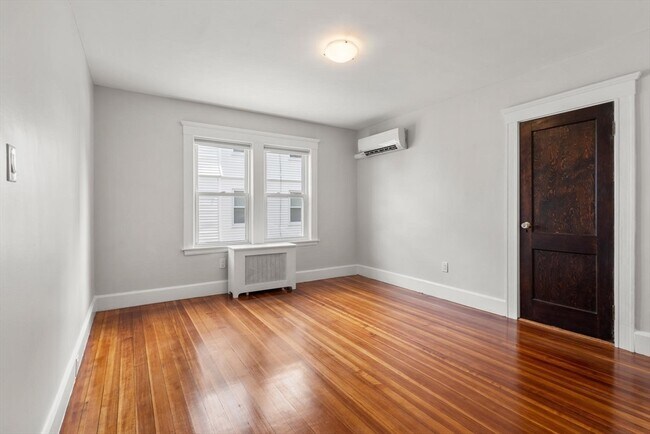 Building Photo - 35 Rossmere St