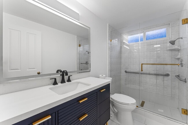 Building Photo - "Experience Luxurious Living: Spacious 4-B...