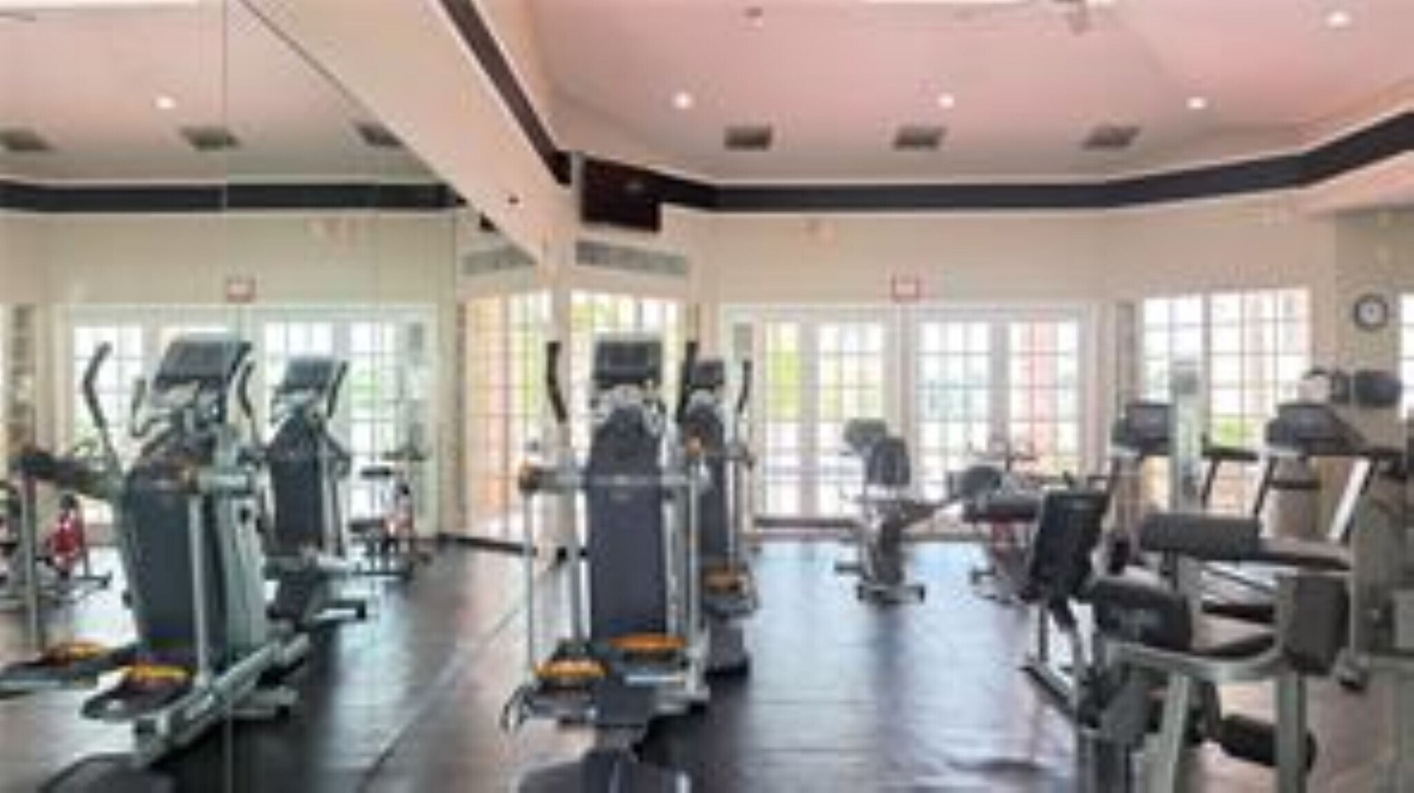 Building Photo - 2803 N Oakland Forest Dr