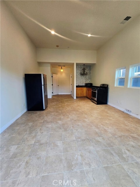 Building Photo - 515 S Helberta Ave