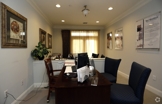 Interior Photo - Huntingdon Place