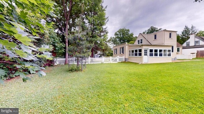 Building Photo - 2116 Linden Ln