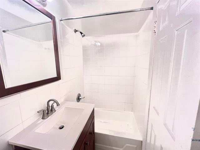 Building Photo - 3027 John F. Kennedy Blvd