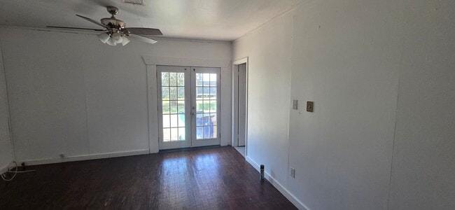 Building Photo - Large home on a corner lot in Ville Platte
