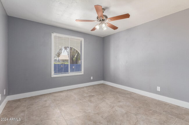 Building Photo - 2058 E Oxford Dr
