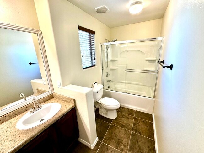 Building Photo - 5 Bedroom Martin Valley