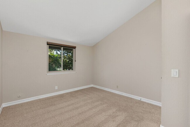 Building Photo - Spacious Home w/ Loft in Village Park!